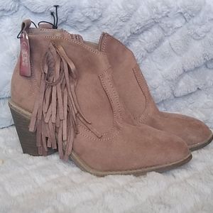 Heeled boots